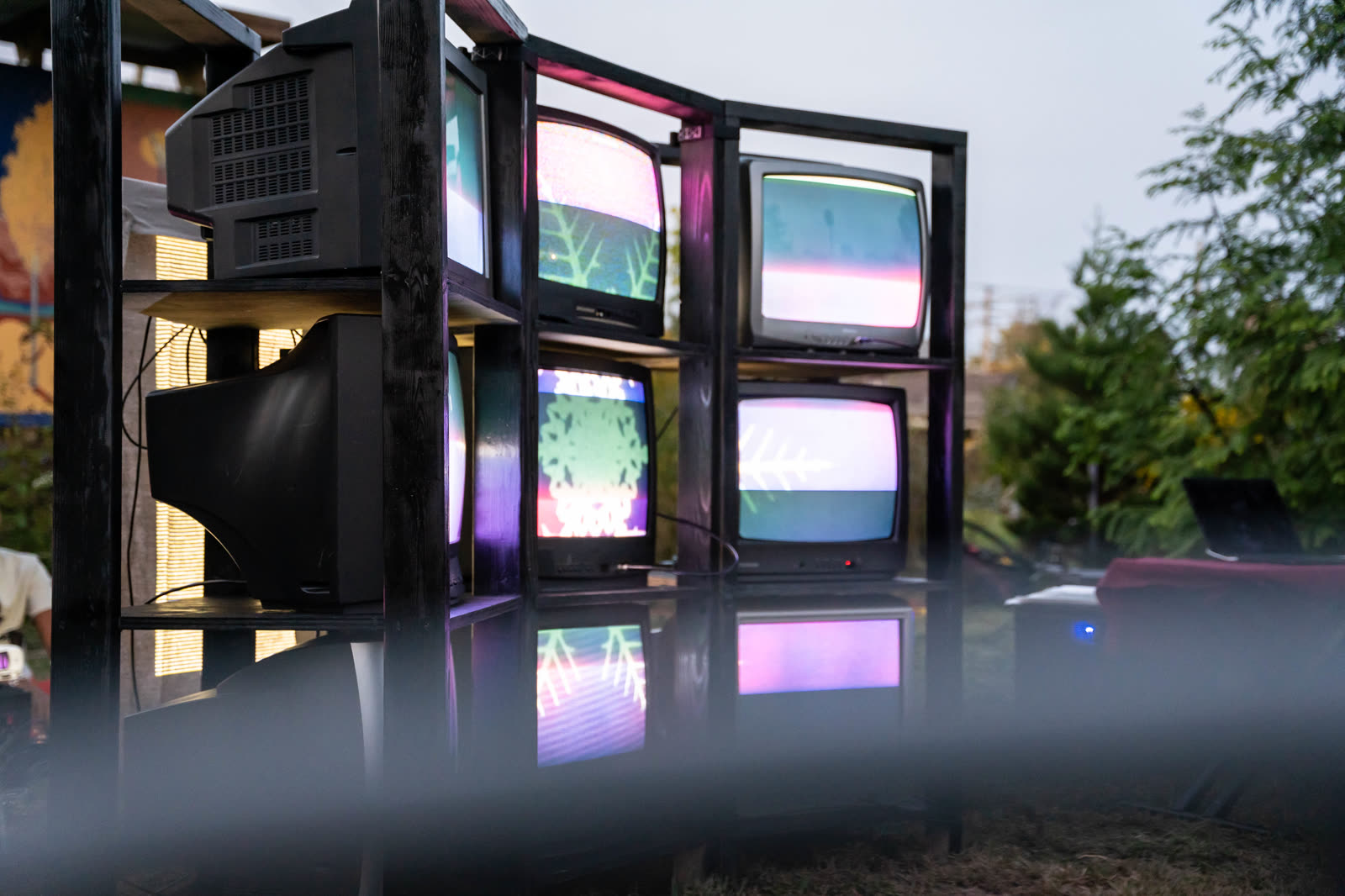 Pleinair TV, the CRT wall at dusk