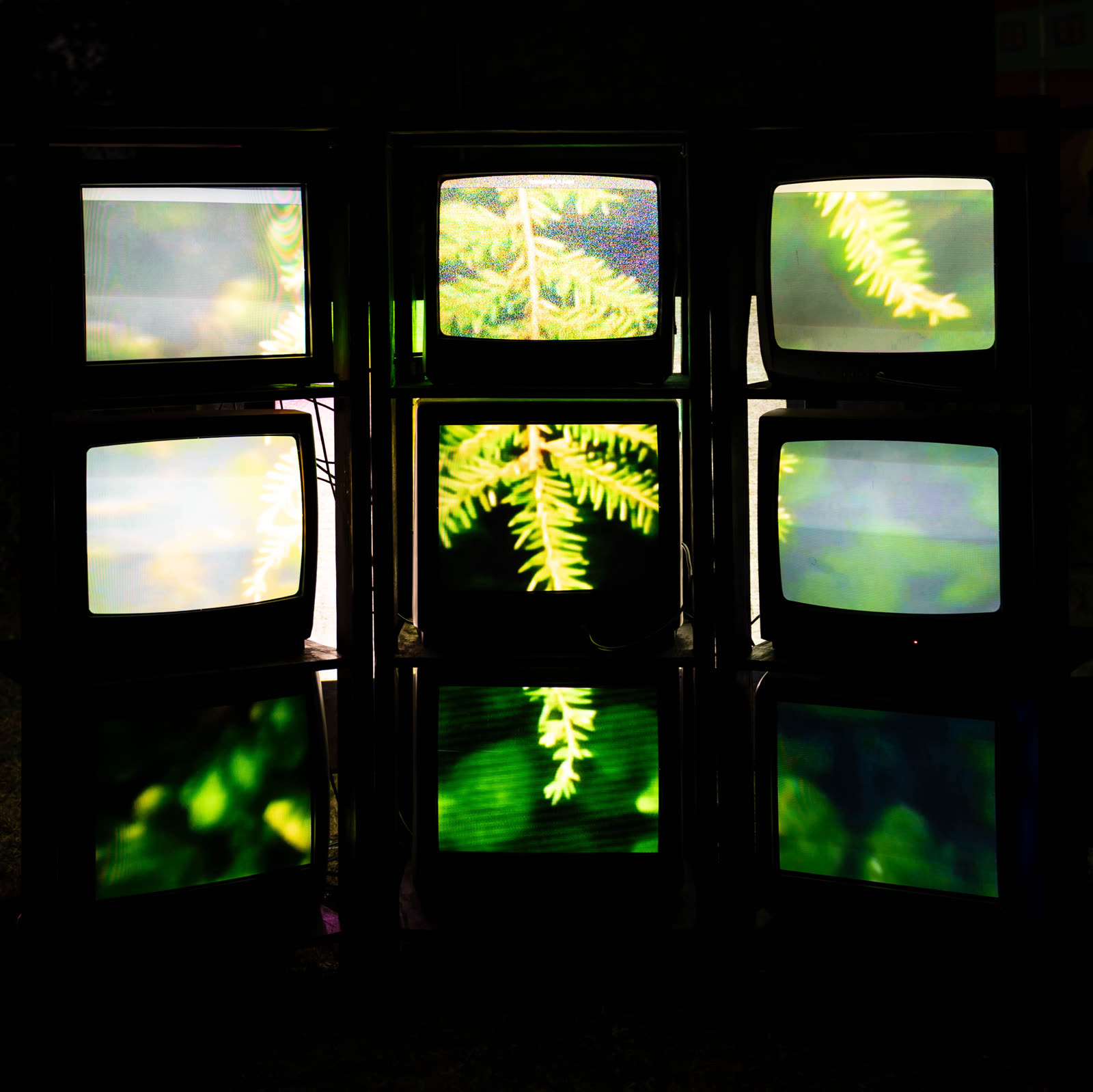 Pleinair TV, the screens close up